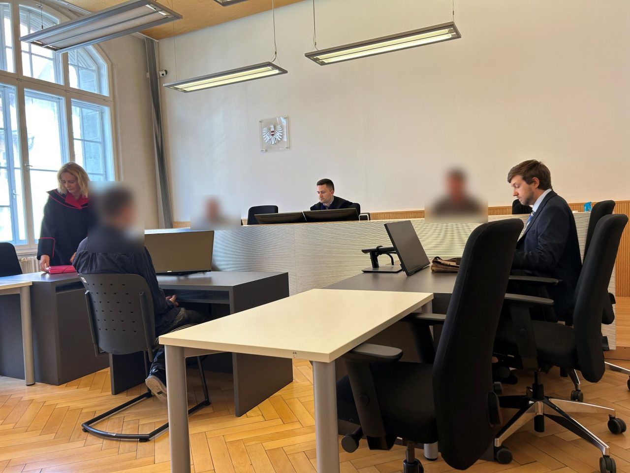 Taschendieb in Feldkirch benutzte Elektroschocker: Nun wird ihm räuberischer Diebstahl vorgeworfen