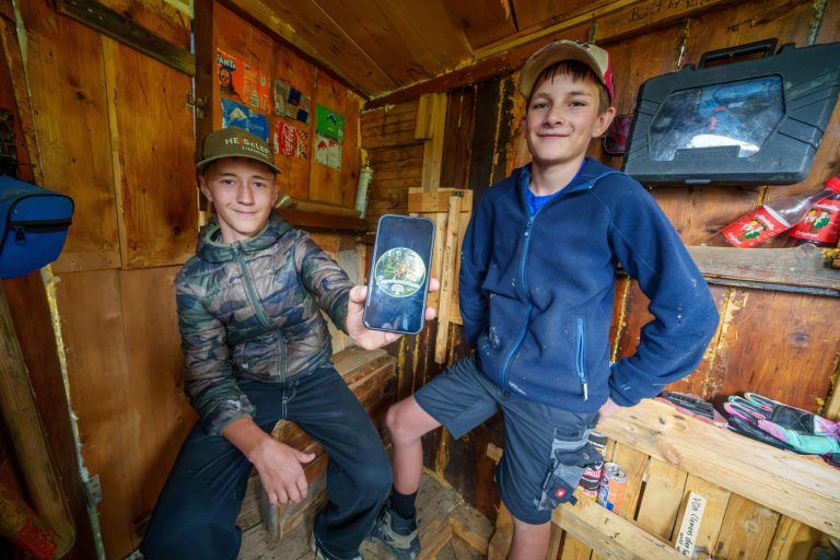 Damülser Jugendliche landen mit "Baumhaus der Träume" regionalen Instagram-Hit