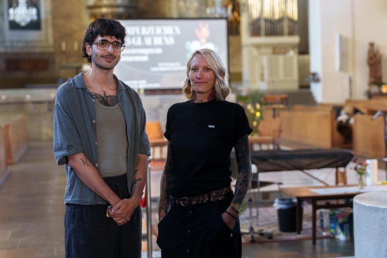 Tätowieren in der Kirche? In Dornbirn wird genau das gemacht