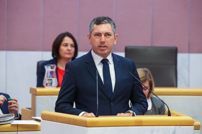 Dienstzeitreform bei Polizei: Schlagabtausch zwischen Innenminister und Landesrat Klien