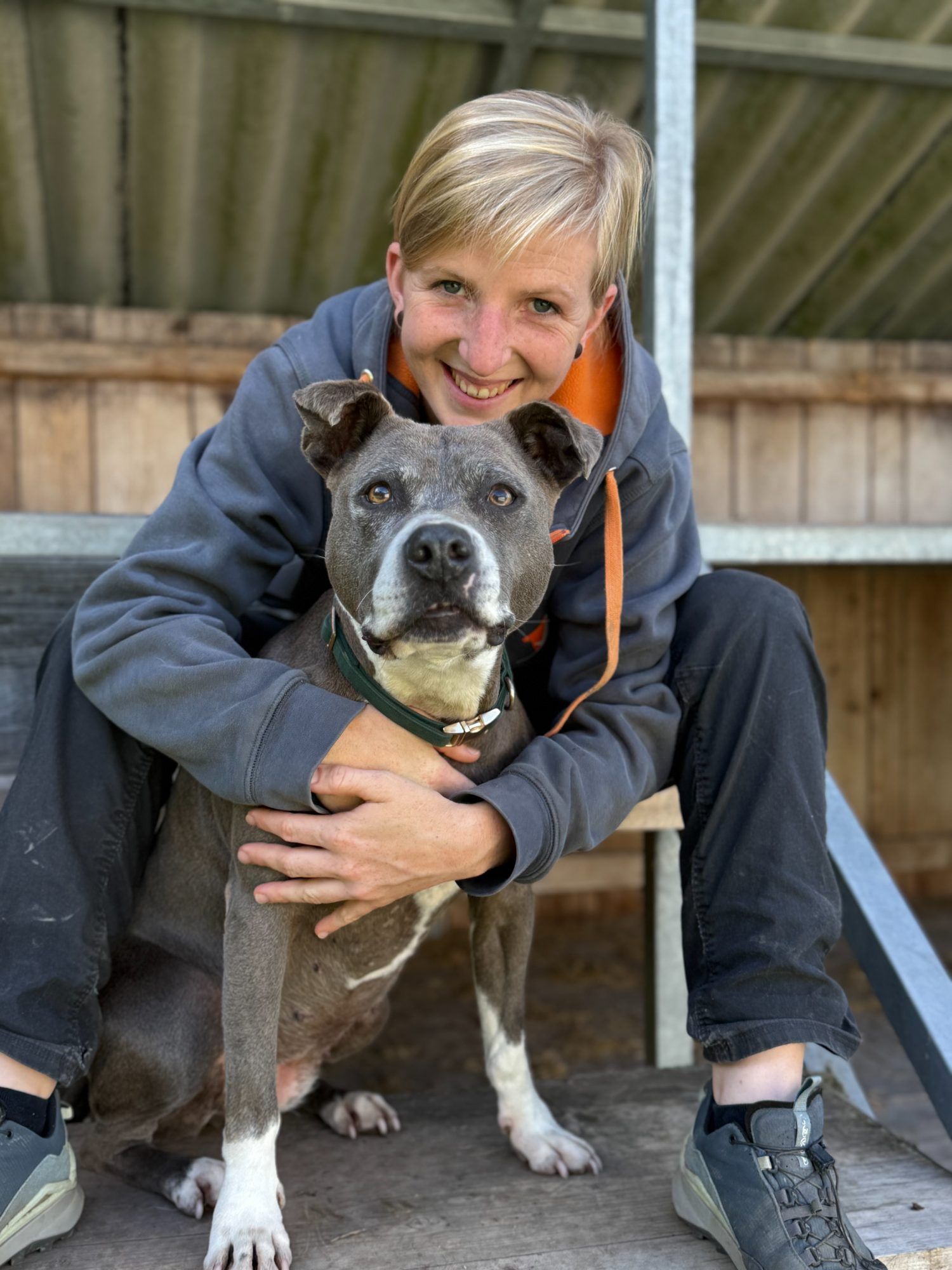Mira und Tierpflegerin Lina freuen sich auf zahlreiche Besucher