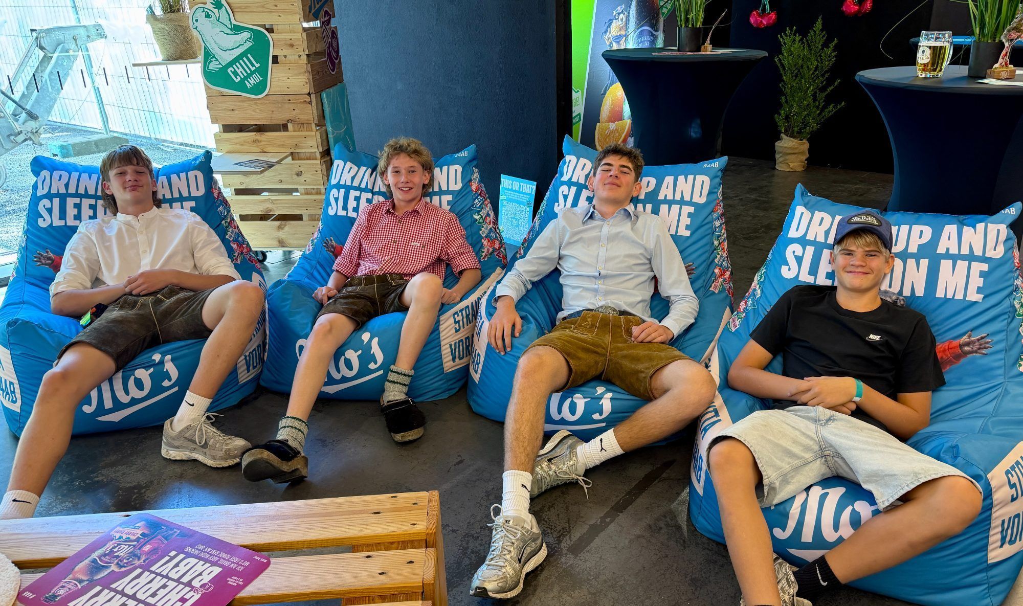 Einfach Chillen. Luca Strauss, Simon Sohm, Lias Fußenegger und David Moll