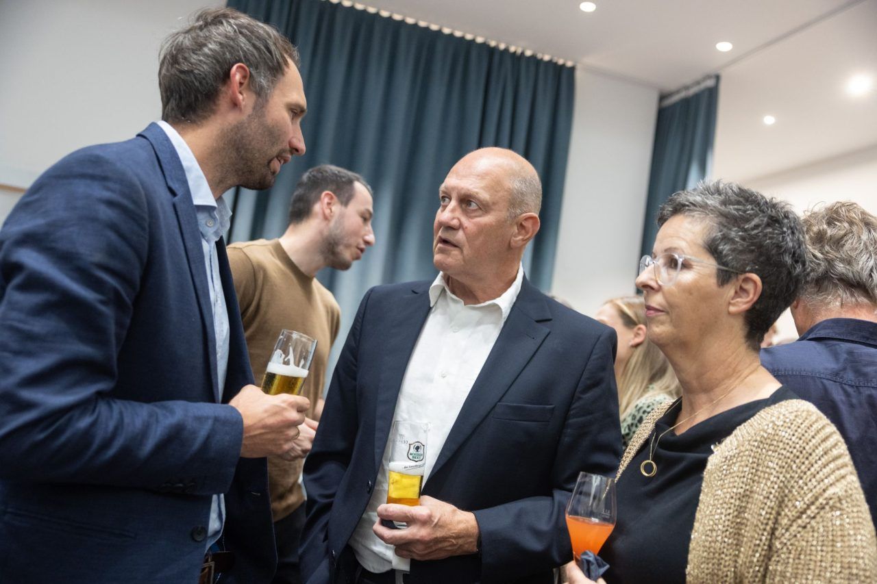 Rüscher nutzt Hard-Gala für politischen Seitenhieb