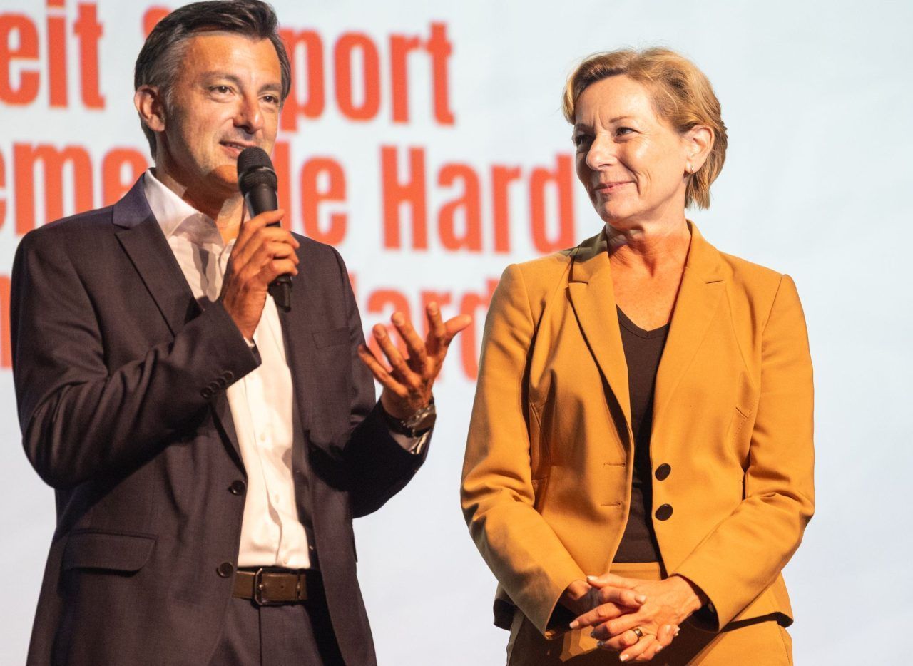 Rüscher nutzt Hard-Gala für politischen Seitenhieb