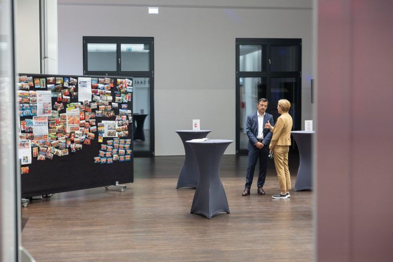 Rüscher nutzt Hard-Gala für politischen Seitenhieb