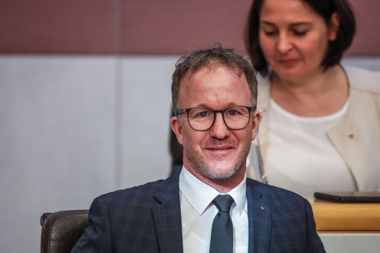 "Bin stolz darauf": Gantner verteidigt im Landtag geheimes Treffen für Agrar-Deal