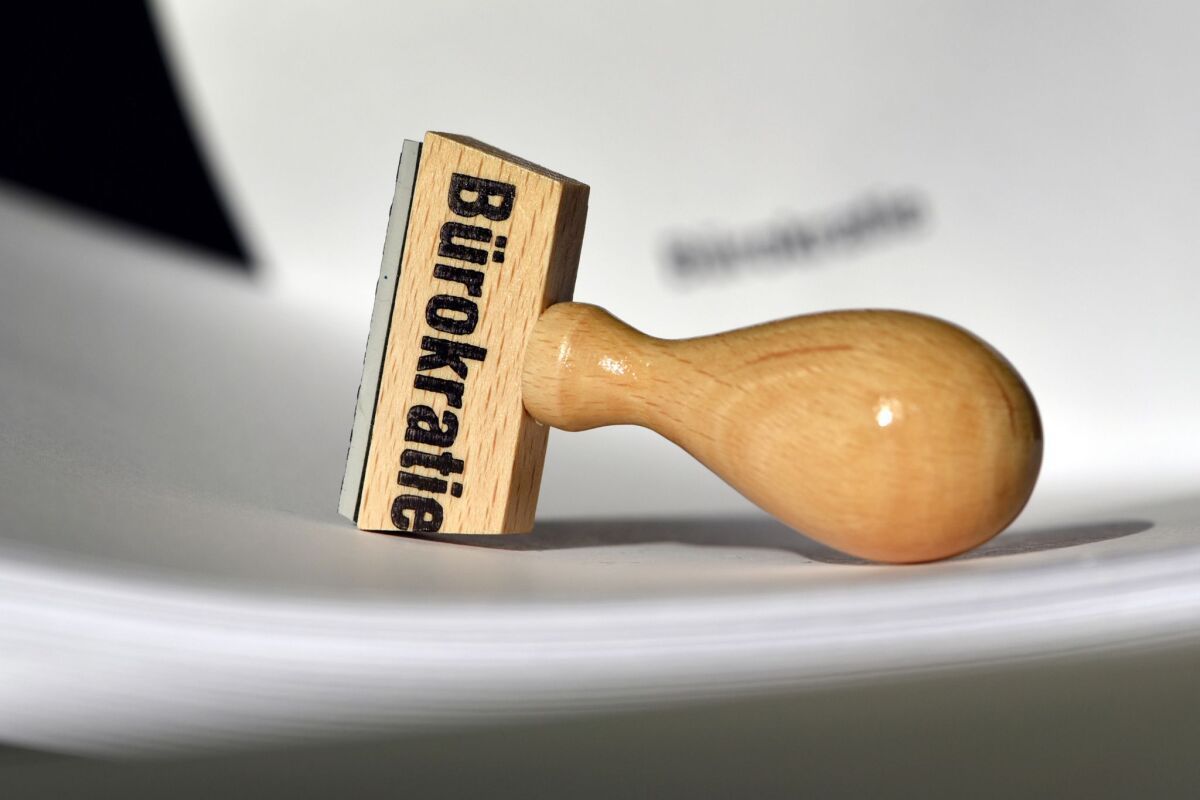 Für Führungskräfte Bürokratie und Lohnkosten größte Probleme