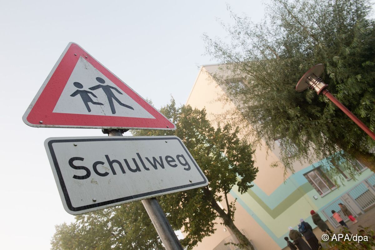 Polizei schnappt bei Schulwegsicherung Menschenhändlerin