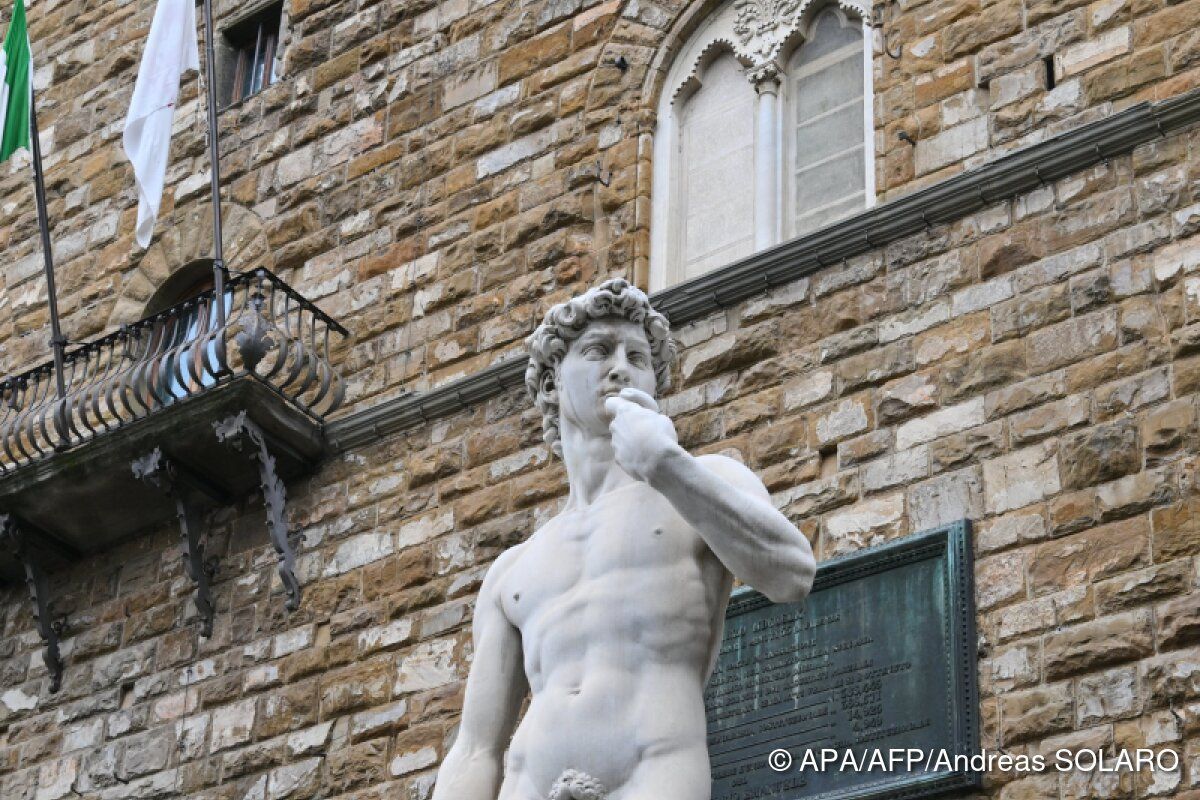 Gasflasche unter David-Statue in Florenz entdeckt
