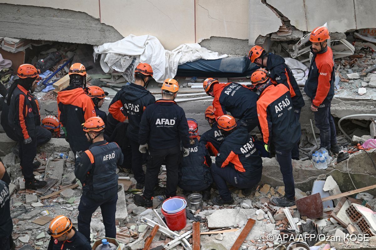 Tote nach Gebäudeeinsturz in Istanbul