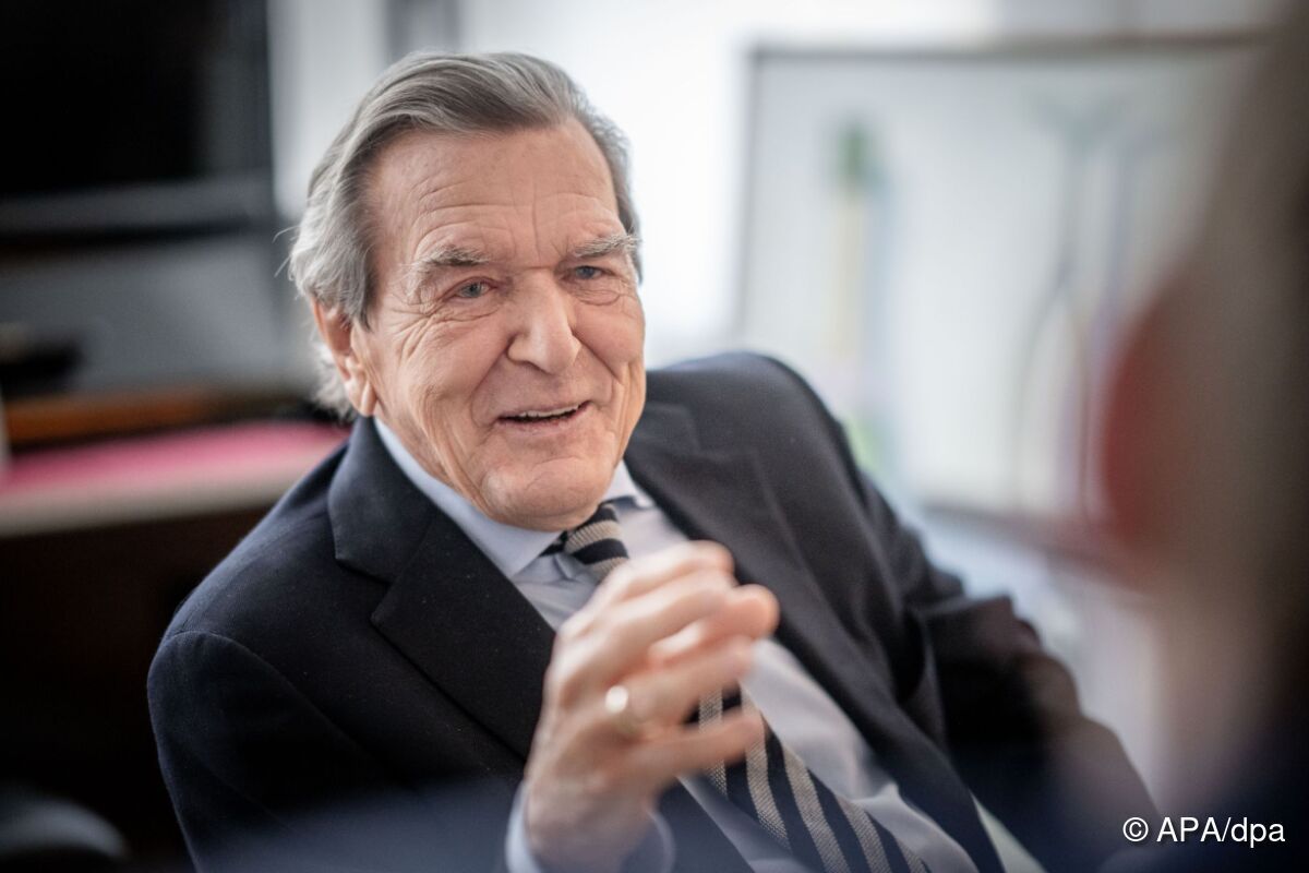 Deutscher Altkanzler Schröder bei Putin-Geburtstag