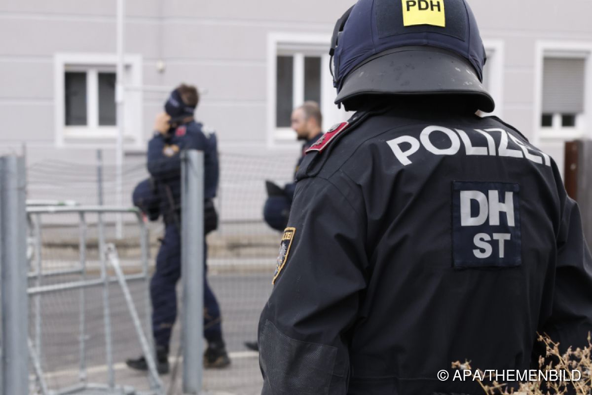 20 Verdächtige bei Razzia gegen Rechtsextremismus