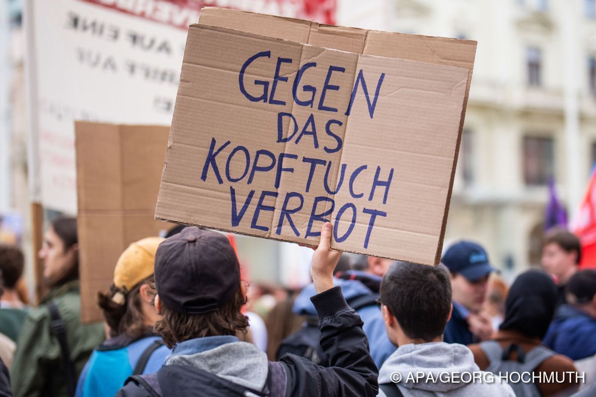 Knapp 90 Anzeigen wegen Verstößen gegen Kopftuchverbot