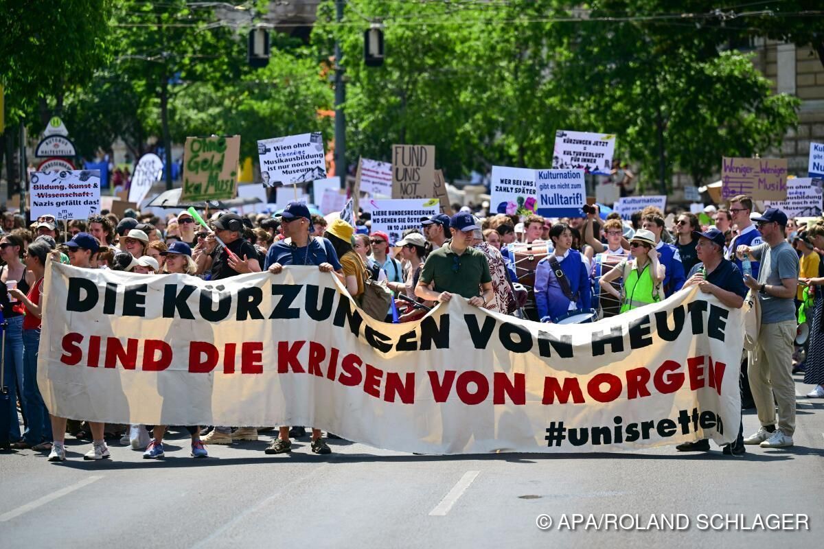 Studierende blockieren Ring für mehr Uni-Budget