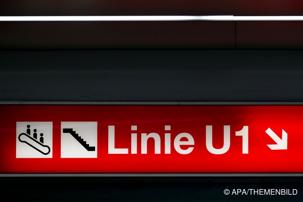 Beißwütige Frau in Wiener U-Bahn-Station