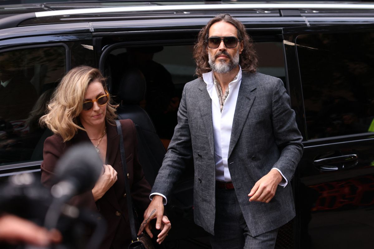Komiker Russell Brand wegen Vergewaltigung vor Gericht