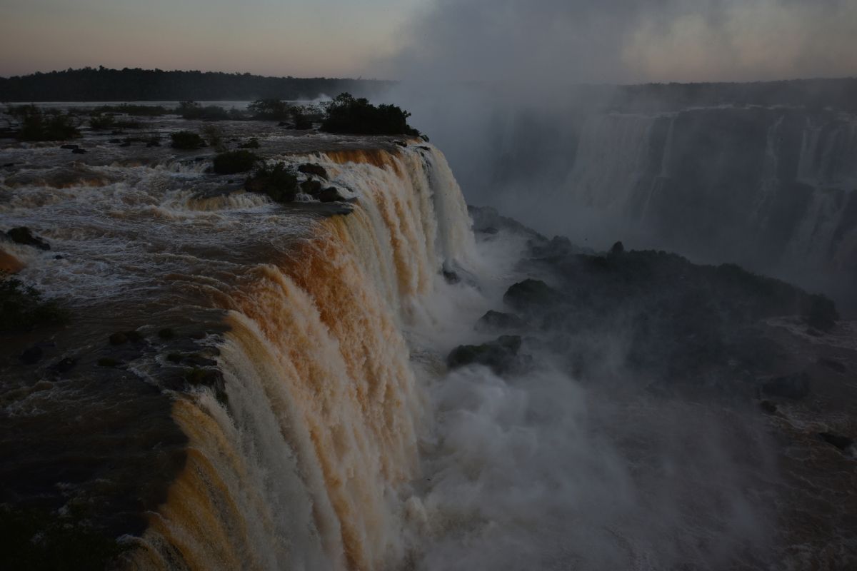 Zugang zu Iguazú-Wasserfällen wegen Hochwasser gesperrt