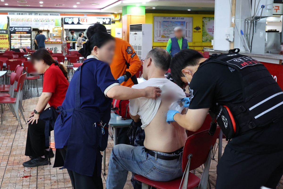 Mann mit Fußfessel attackiert in Südkorea Menschen