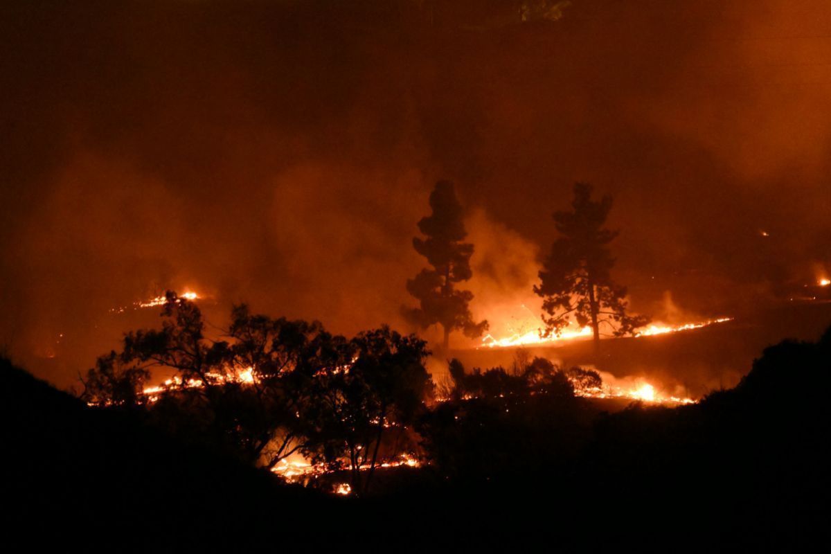 Evakuierungen wegen Waldbrand nahe Los Angeles