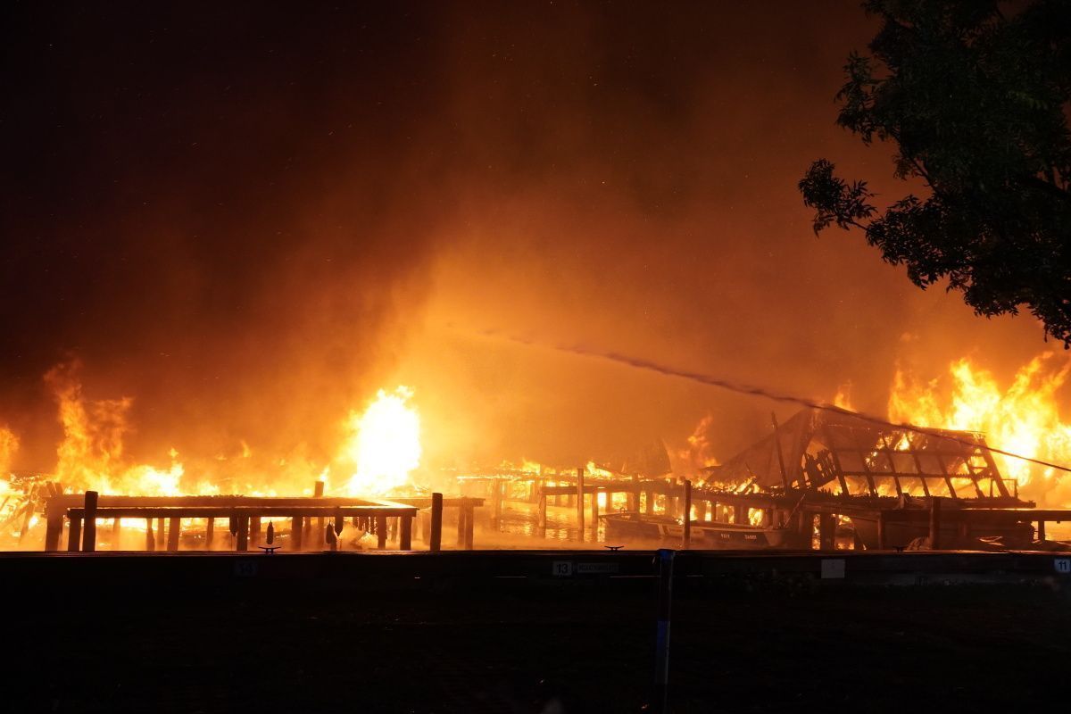 Nach Brand von 200 Bootsgaragen in Rust Ermittler im Einsatz