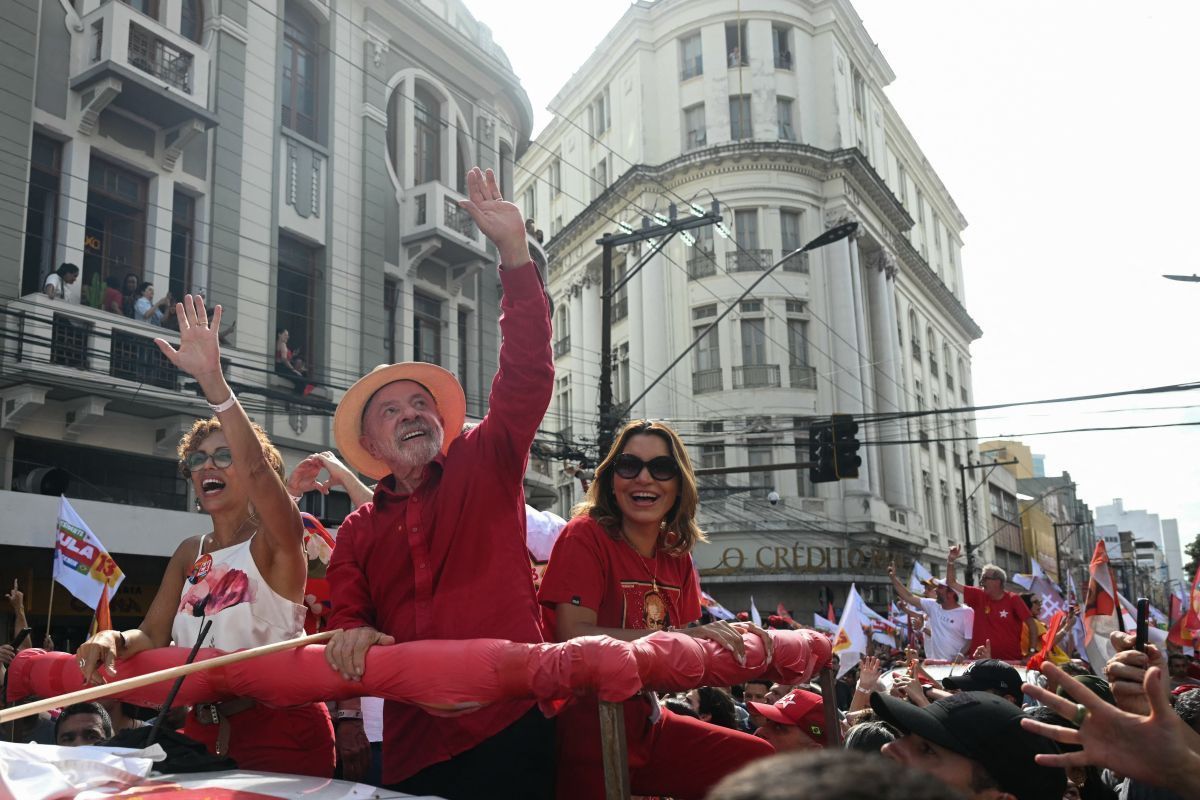 "Folha de S.Paulo": Meta räumt Benachteiligung von Lula ein