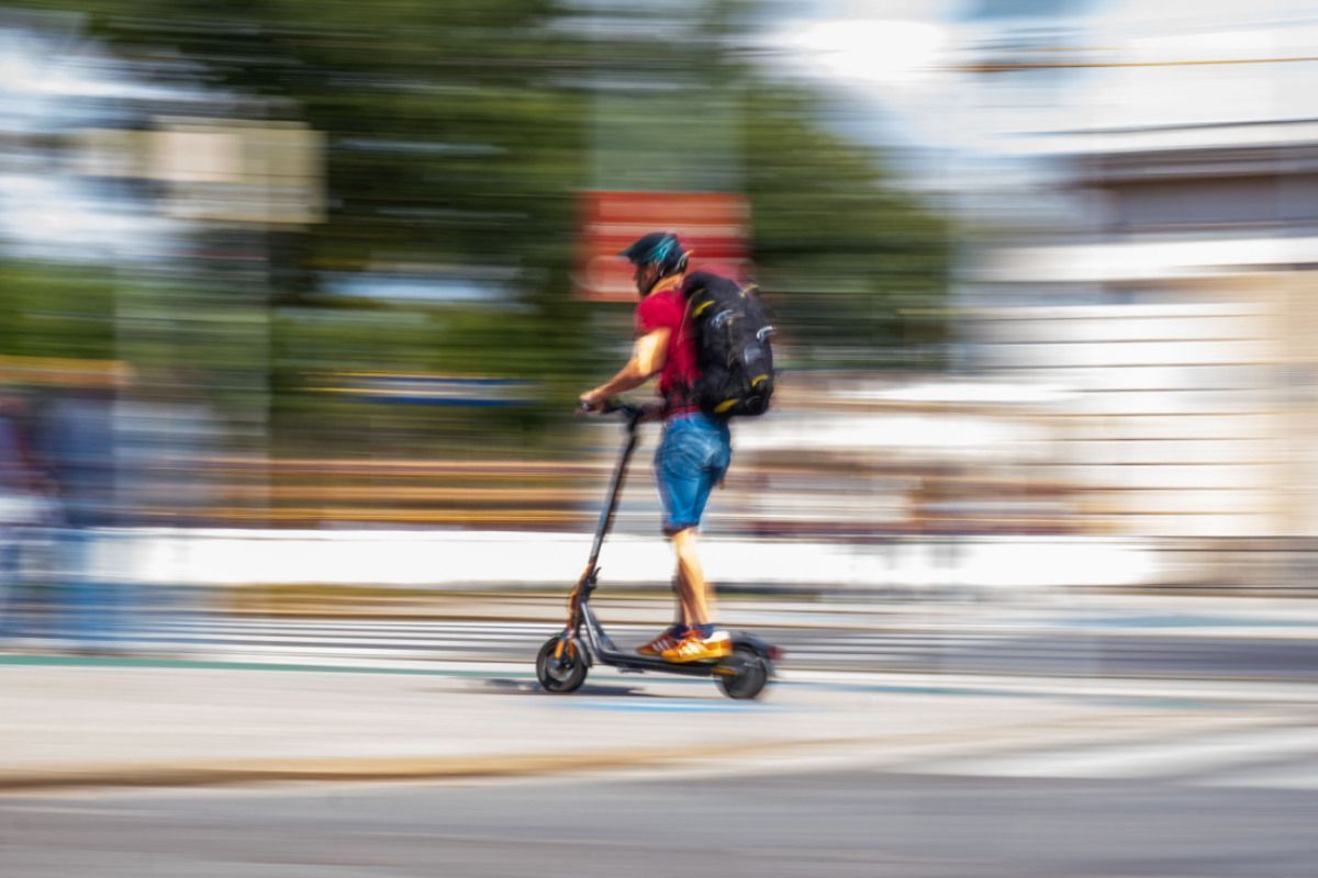 Fußgänger in Tirol durch E-Scooter-Manöver verletzt
