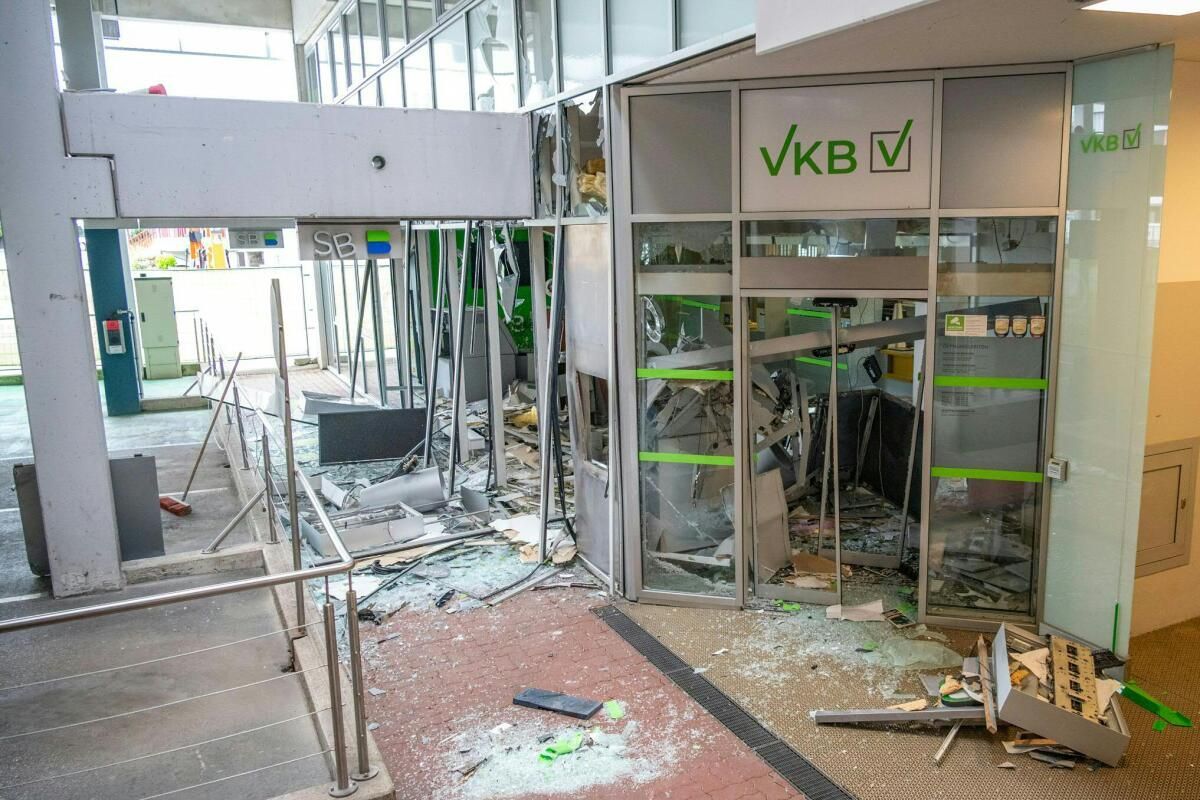 Bankomatensprenger stehen in Wels vor Gericht