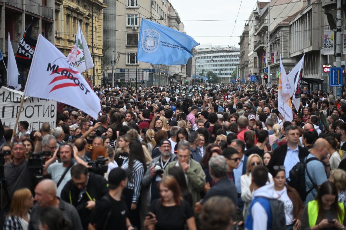 Wahl in Serbien: Stürzen Studenten das Vučić-Regime?