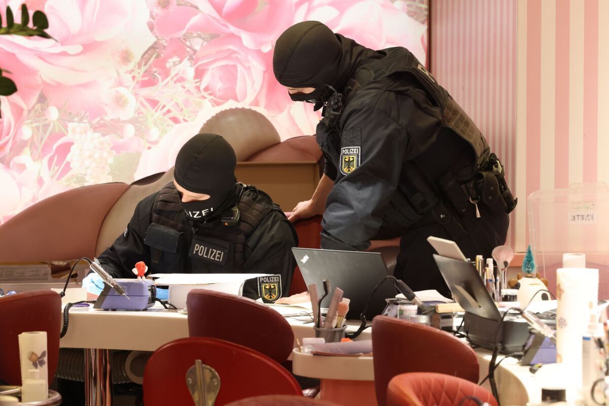 Dutzende Festnahmen wegen Menschenhandels bei Europol-Aktion