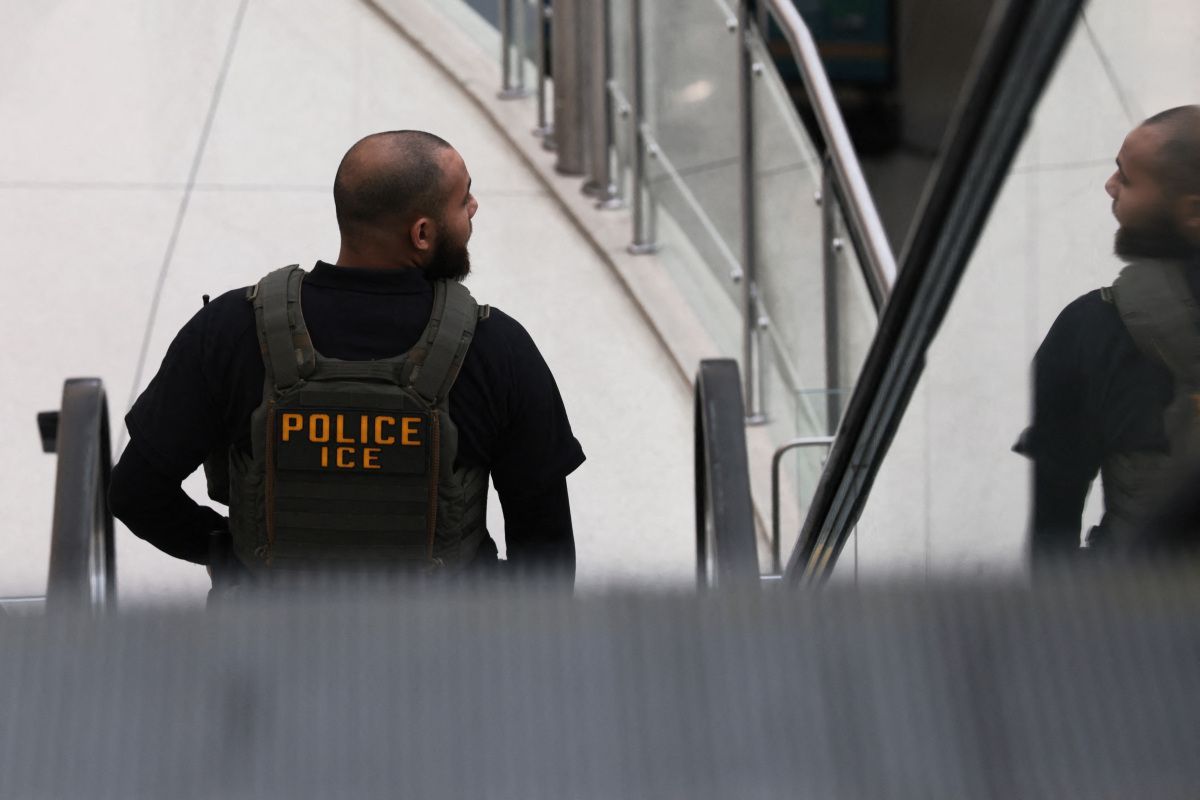 Aktivisten nehmen bei Hackerangriff ICE-Beamte ins Visier