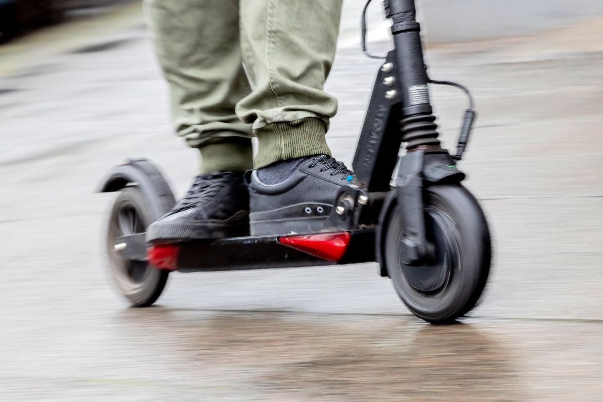 Polizei erwischt betrunkenen Zwölfjährigen auf E-Scooter