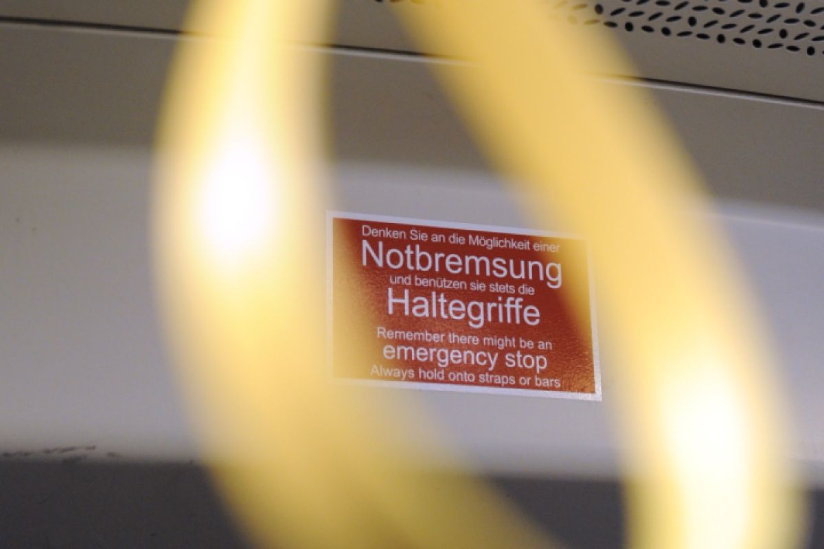 Alkoholisierter bedroht in Wien Straßenbahn-Gäste mit Messer