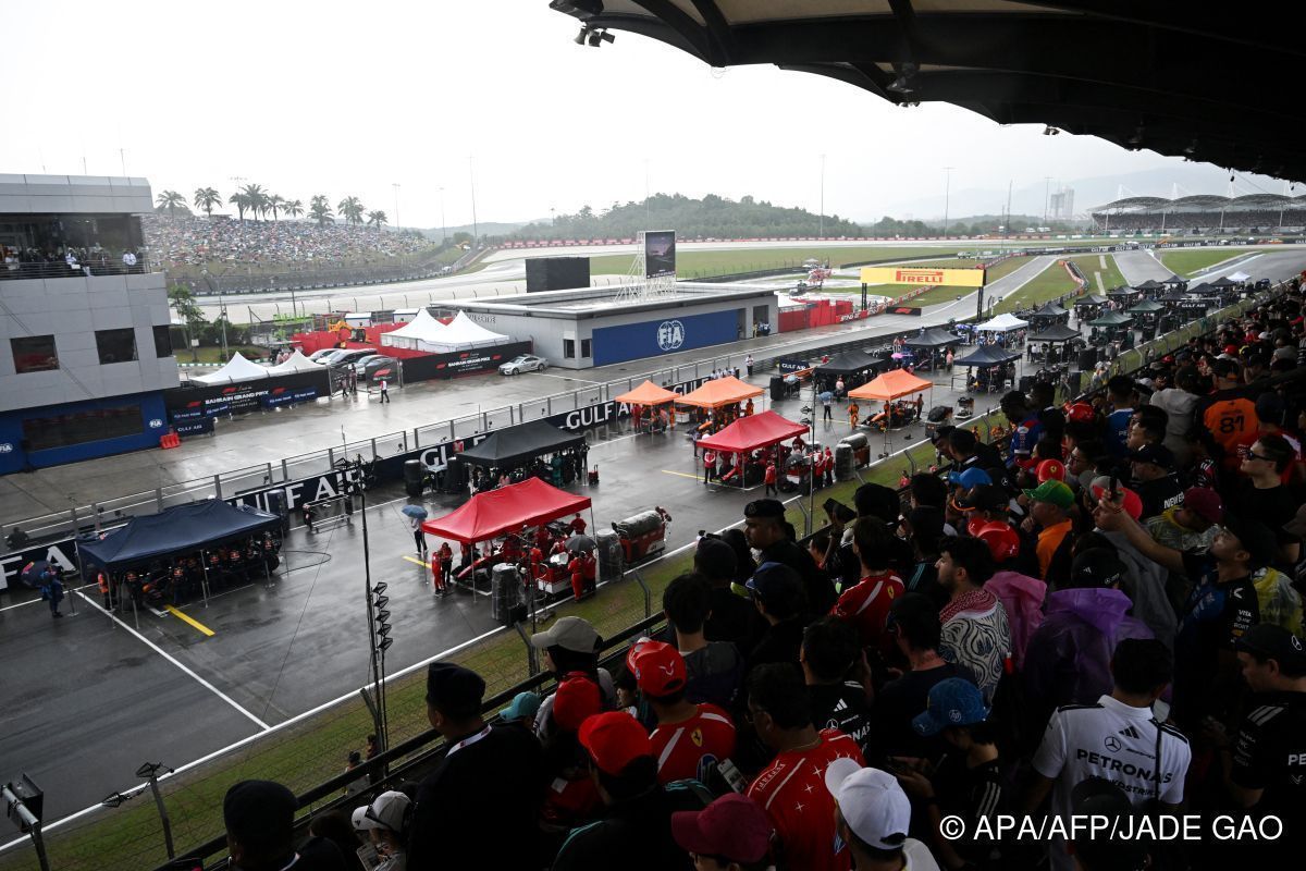 Wolkenbrüche in Sepang - Formel-1-Rennstart verzögert