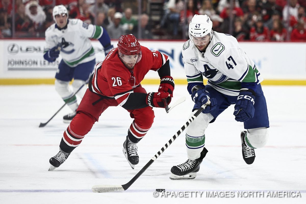Rossi verliert mit Vancouver bei NHL-Champion Carolina klar