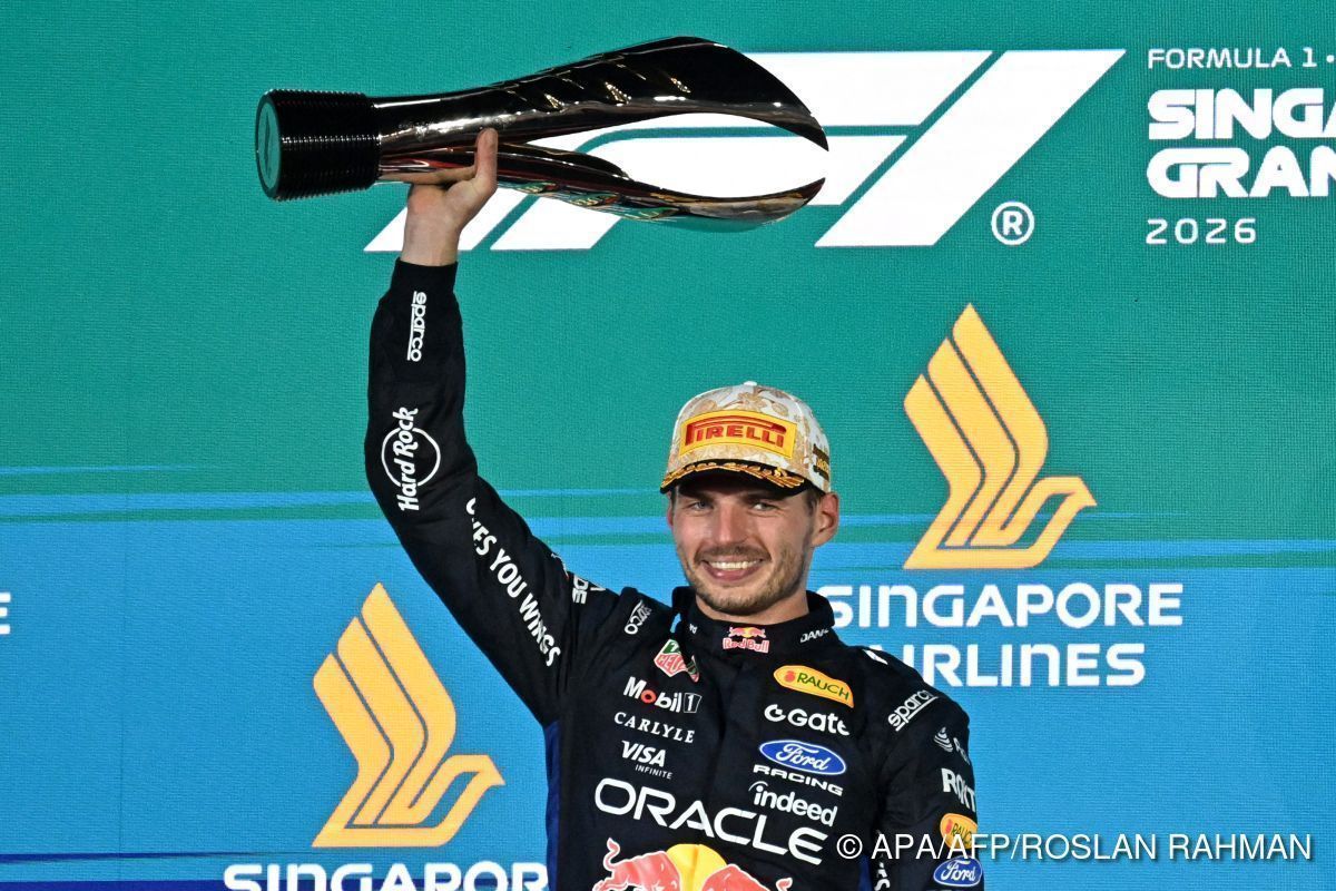 Start-Ziel-Sieg von Verstappen in Singapur vor Leclerc
