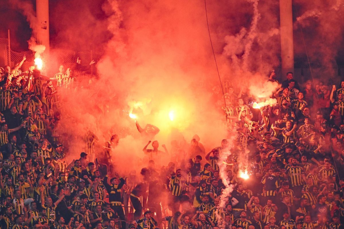 Heftige Tumulte: Istanbul-Derby eskalierte nach Abpfiff