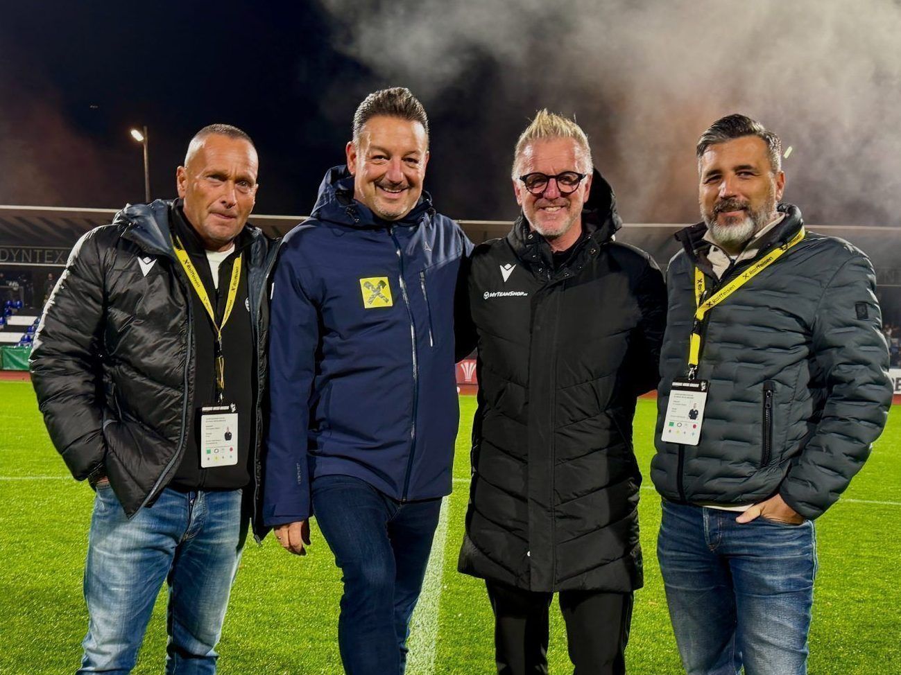Anstoßteam Thomas Fricke,Manfred Miglar,Martin Schneebauer und Pascal Pletsch.