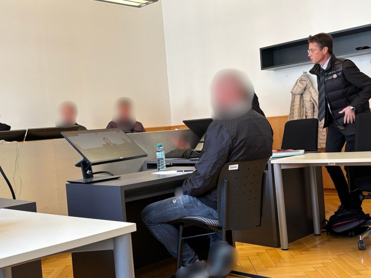 35 Kilo Cannabis und ein Handy: Angeklagter beharrt auf Legalität