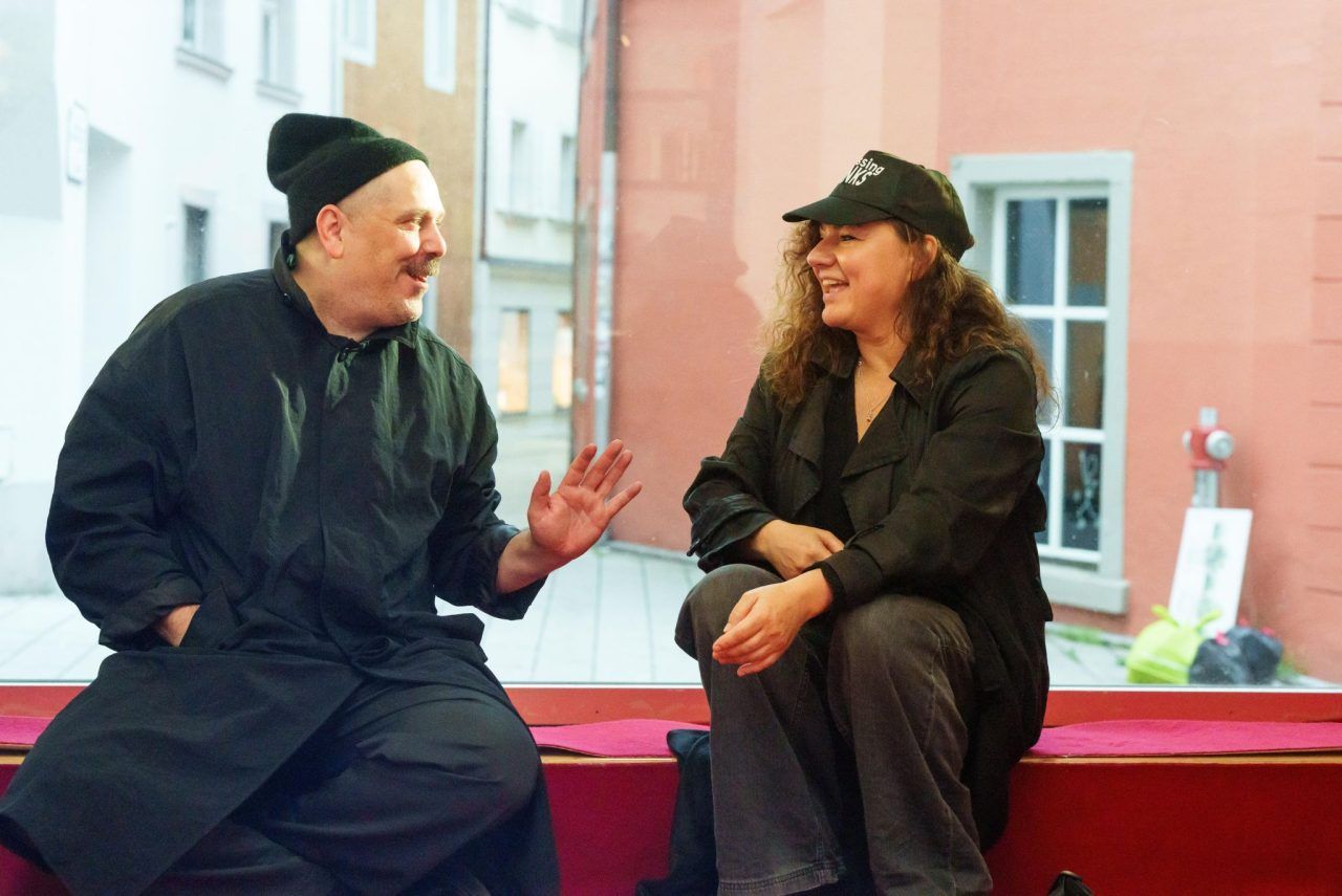Unpop wandelt ein Bregenzer Schaufenster zur Theaterbühne