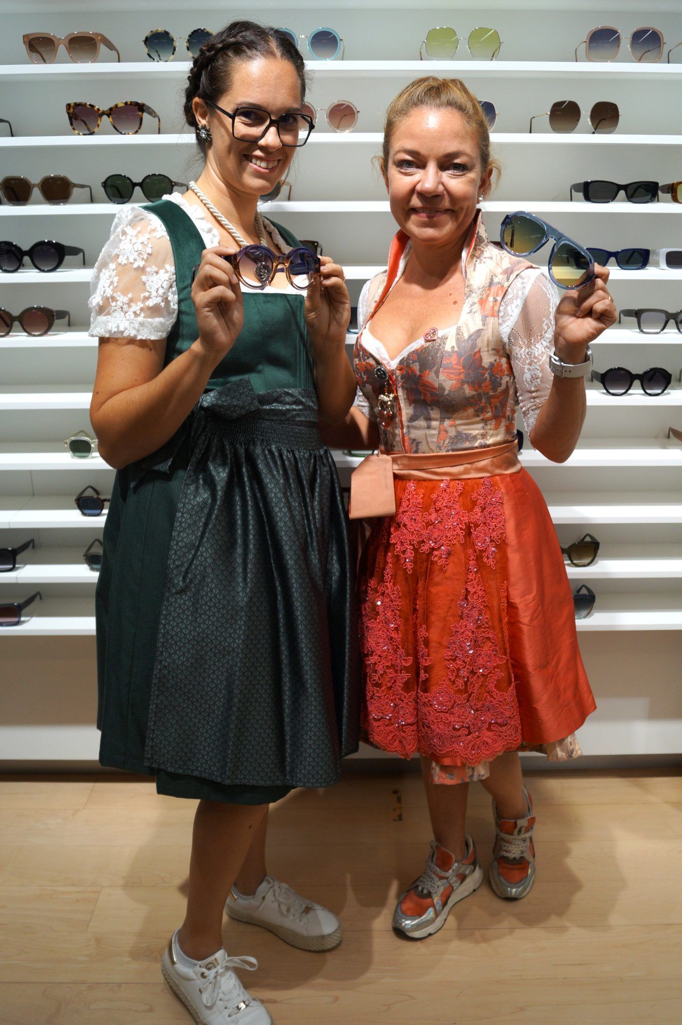 Die Optikerinnen Corinna Armellini und Silvia Strasser