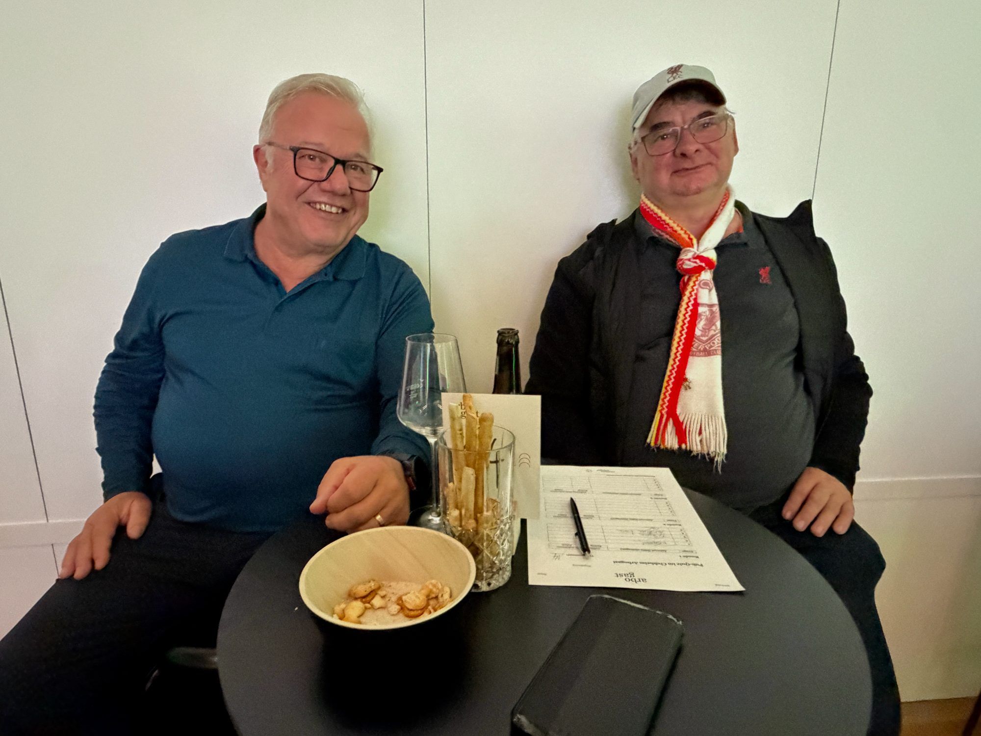Fußballbegeistert. Günther Tschennet und Alfred Rietzler.