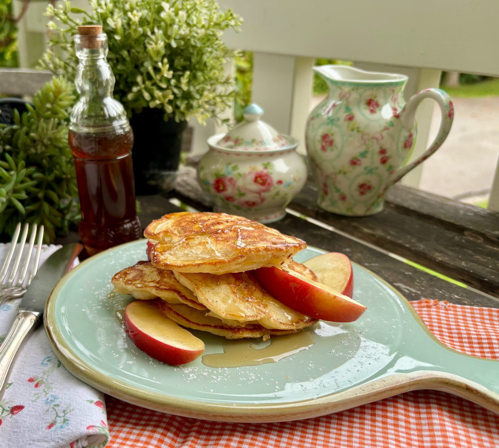 Apfel-Buttermilch-Pancakes m. Zimtsirup