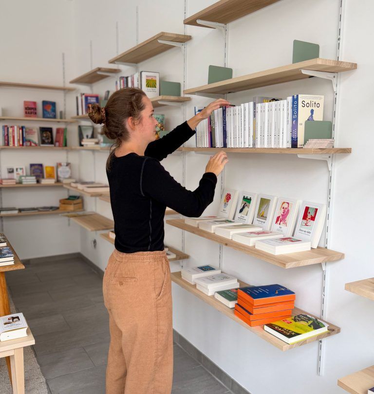 Hard verlor seine letzte Buchhandlung – jetzt wagt eine 32-Jährige den Neustart