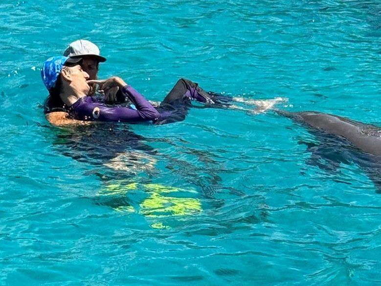 Delfintherapie auf Curaçao: Was sich für NEUE-Patenkind Emilian (15) verändert hat